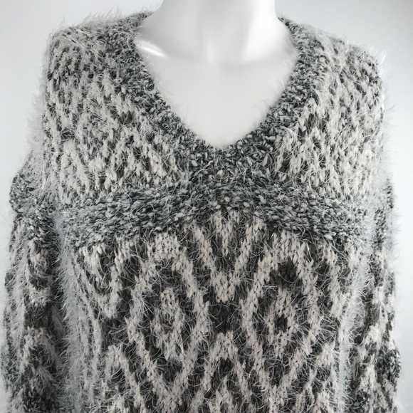 Style & Co. Sweaters - Style & Co Womens Small V-Neck Sweater Warm Fuzzy Gray Patterned Long Sleeves
